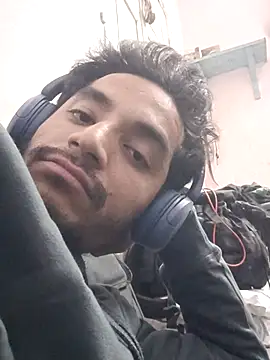 Snapshot of nskgenz chatting on 11/17/25, 08:25 nskgenz online show from 11/17/25, 08:25