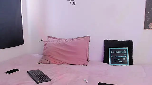 Snapshot of AlyRoses chatting on 11/06/25, 01:23 AlyRoses online show from 11/06/25, 01:23