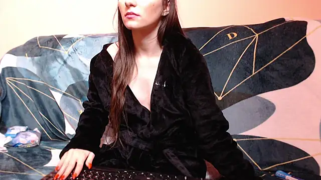 Snapshot of AlmaQueen chatting on 12/28/24, 12:56 AlmaQueen online show from 12/28/24, 12:56