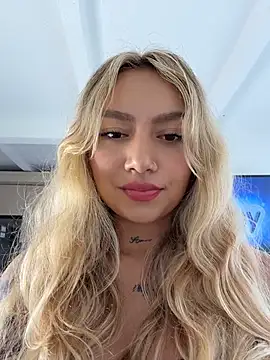 Snapshot of amanda-medrano1 chatting on 07/03/26, 04:57 amanda-medrano1 online show from 07/03/26, 04:57