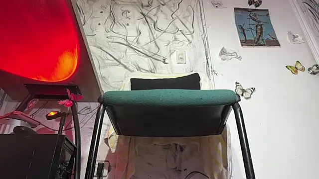 Snapshot of Saturno_v chatting on 12/31/24, 12:25 Saturno v online show from 12/31/24, 12:25