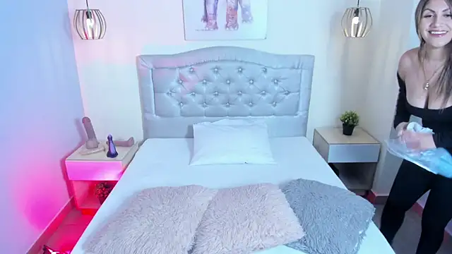 escarleth   online show from 12/01/25, 02:11