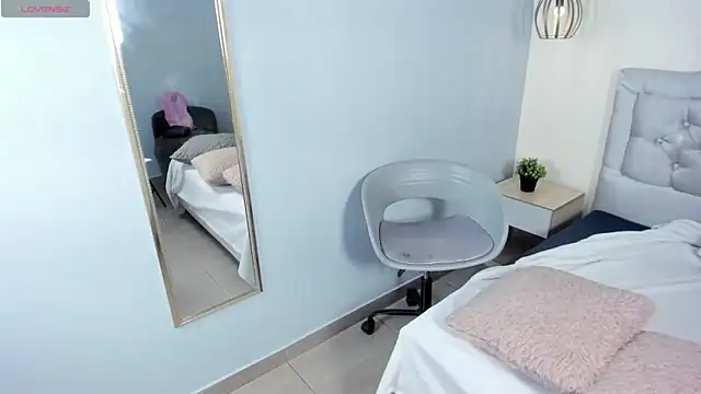 escarleth   online show from 04/15/26, 02:57