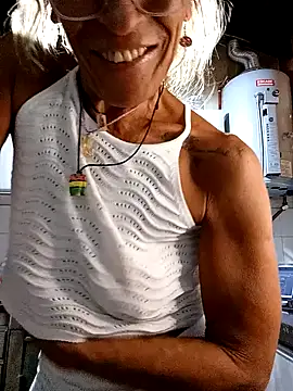 Snapshot of sabinytahot chatting on 01/02/25, 04:41 sabinytahot online show from 01/02/25, 04:41