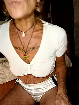 Snapshot of sabinytahot chatting on 02/19/25, 05:38 sabinytahot online show from 02/19/25, 05:38