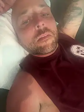 Snapshot of MADE_IN_LONDON chatting on 02/16/25, 09:37 MADE IN LONDON online show from 02/16/25, 09:37