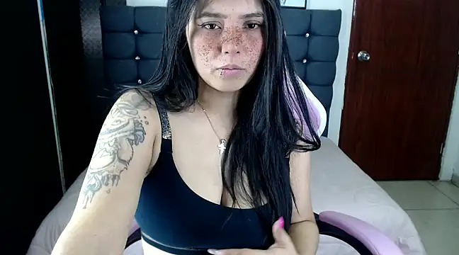 sarah moon2 online show from 02/18/25, 02:59