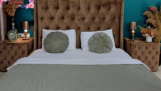 CalyMoon online show from 04/01/26, 12:17