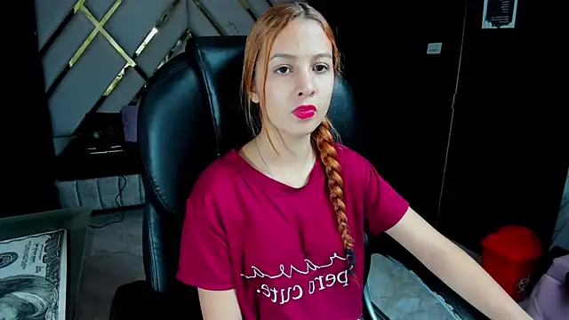 Paris Petit online show from 04/14/26, 08:04