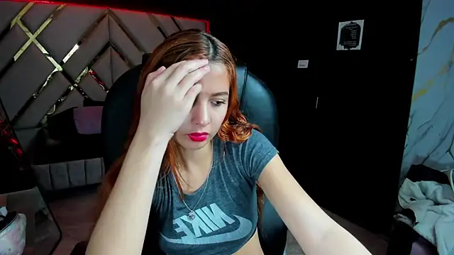 Paris Petit online show from 04/21/26, 08:55