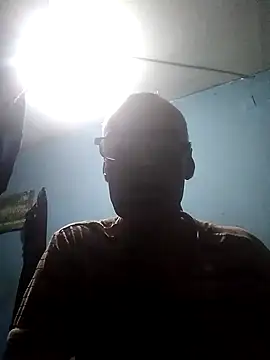 Snapshot of hugosafado333 chatting on 12/17/24, 05:29 hugosafado333 online show from 12/17/24, 05:29