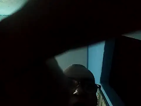 Snapshot of hugosafado333 chatting on 12/18/24, 02:10 hugosafado333 online show from 12/18/24, 02:10