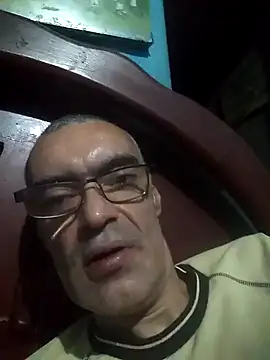 Snapshot of hugosafado333 chatting on 12/18/24, 05:15 hugosafado333 online show from 12/18/24, 05:15