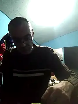 Snapshot of hugosafado333 chatting on 12/21/24, 07:35 hugosafado333 online show from 12/21/24, 07:35