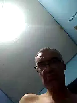 Snapshot of hugosafado333 chatting on 01/14/25, 01:15 hugosafado333 online show from 01/14/25, 01:15