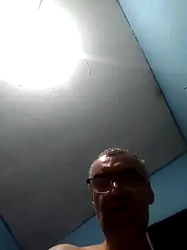 Snapshot of hugosafado333 chatting on 01/17/25, 05:11 hugosafado333 online show from 01/17/25, 05:11