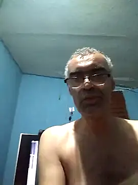 Snapshot of hugosafado333 chatting on 01/26/25, 04:20 hugosafado333 online show from 01/26/25, 04:20