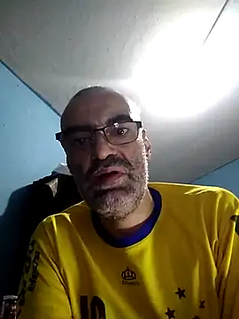 Snapshot of hugosafado333 chatting on 02/14/25, 05:19 hugosafado333 online show from 02/14/25, 05:19