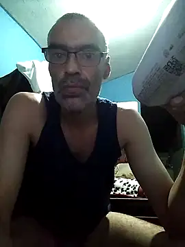 Snapshot of hugosafado333 chatting on 02/21/25, 04:07 hugosafado333 online show from 02/21/25, 04:07