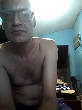 Snapshot of hugosafado333 chatting on 02/23/25, 05:01 hugosafado333 online show from 02/23/25, 05:01