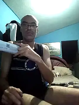 Snapshot of hugosafado333 chatting on 02/28/25, 03:37 hugosafado333 online show from 02/28/25, 03:37