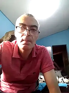 Snapshot of hugosafado333 chatting on 03/02/25, 04:32 hugosafado333 online show from 03/02/25, 04:32