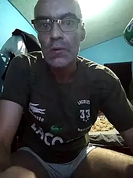 Snapshot of hugosafado333 chatting on 03/07/25, 04:02 hugosafado333 online show from 03/07/25, 04:02