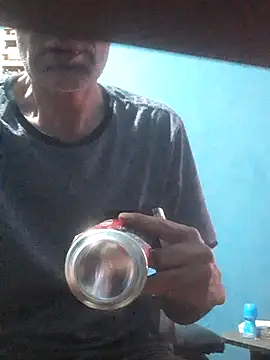 Snapshot of hugosafado333 chatting on 10/04/25, 04:32 hugosafado333 online show from 10/04/25, 04:32