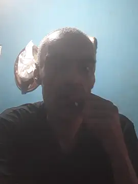 Snapshot of hugosafado333 chatting on 10/16/25, 05:30 hugosafado333 online show from 10/16/25, 05:30