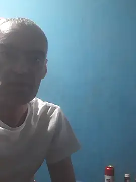 Snapshot of hugosafado333 chatting on 10/23/25, 04:45 hugosafado333 online show from 10/23/25, 04:45