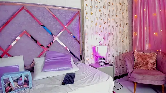 hanna  azumi online show from 03/06/25, 03:57