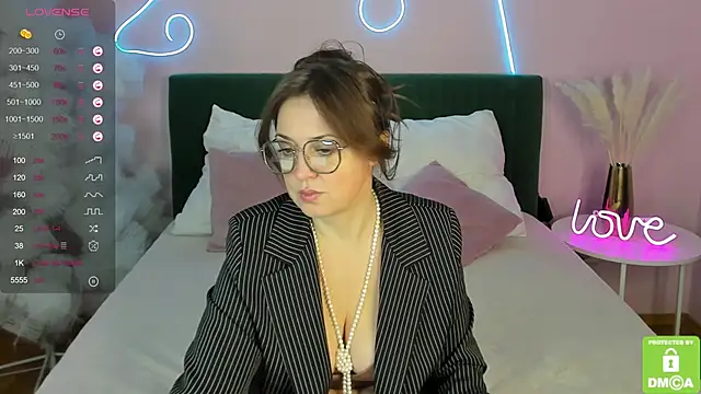 Snapshot of TiffanyWills chatting on 12/10/24, 03:20 TiffanyWills online show from 12/10/24, 03:20