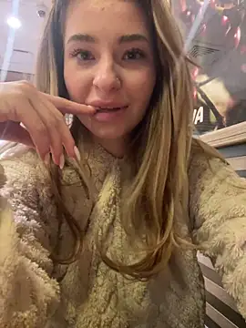 Snapshot of GraceCarther chatting on 02/17/25, 12:21 GraceCarther online show from 02/17/25, 12:21