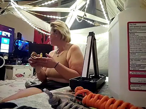 lit702 online show from 10/16/25, 08:59