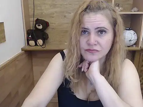 DaniellaKiss online show from 04/14/26, 07:42