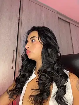 Laura fernandezII online show from 12/21/25, 08:16