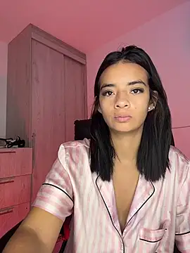 Laura fernandezII online show from 04/18/26, 12:42