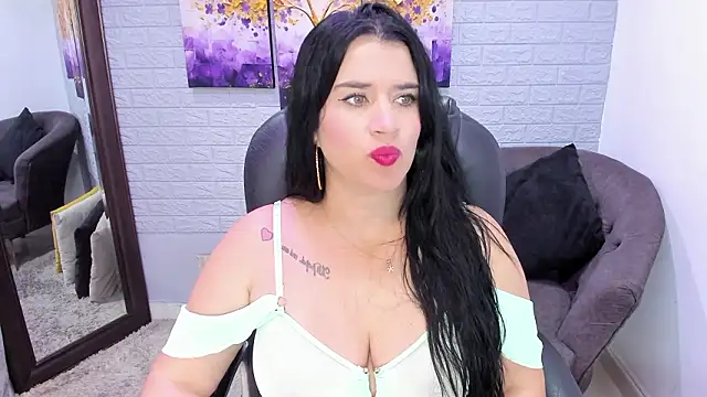 LenaRuiz  online show from 02/05/26, 11:59