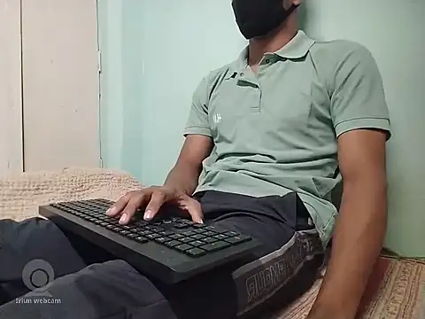 Snapshot of vicky0805 chatting on 12/18/24, 08:53 vicky0805 online show from 12/18/24, 08:53