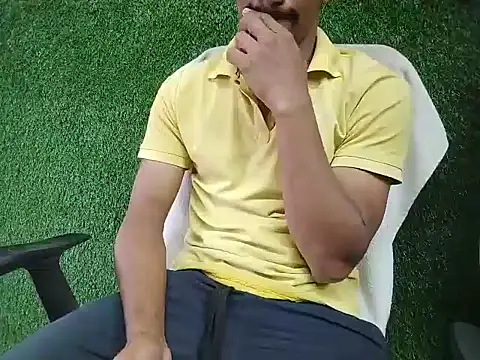 Snapshot of vicky0805 chatting on 12/30/24, 12:09 vicky0805 online show from 12/30/24, 12:09