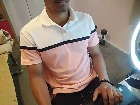 Snapshot of vicky0805 chatting on 10/04/25, 08:23 vicky0805 online show from 10/04/25, 08:23