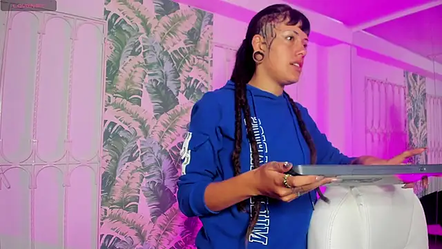  sharlotte777 online show from 04/15/26, 02:13