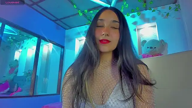 juliieta love online show from 12/30/24, 08:15