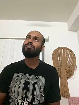 Snapshot of islandvybee55 chatting on 12/02/24, 01:36 islandvybee55 online show from 12/02/24, 01:36