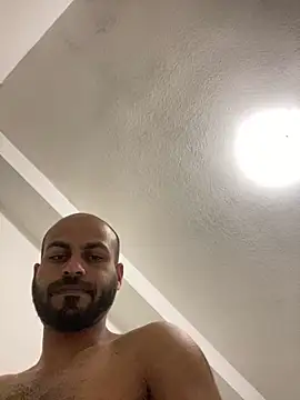 Snapshot of islandvybee55 chatting on 12/17/24, 08:23 islandvybee55 online show from 12/17/24, 08:23