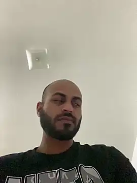 Snapshot of islandvybee55 chatting on 12/29/24, 01:34 islandvybee55 online show from 12/29/24, 01:34