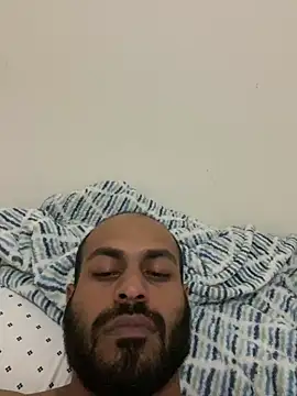 Snapshot of islandvybee55 chatting on 01/15/25, 12:30 islandvybee55 online show from 01/15/25, 12:30