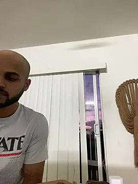 Snapshot of islandvybee55 chatting on 01/18/25, 11:22 islandvybee55 online show from 01/18/25, 11:22