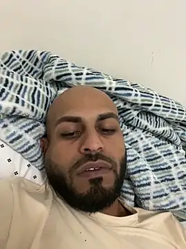 Snapshot of islandvybee55 chatting on 02/15/25, 06:44 islandvybee55 online show from 02/15/25, 06:44