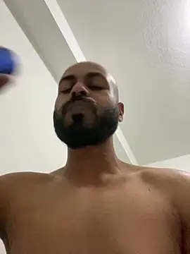 Snapshot of islandvybee55 chatting on 03/03/25, 12:59 islandvybee55 online show from 03/03/25, 12:59